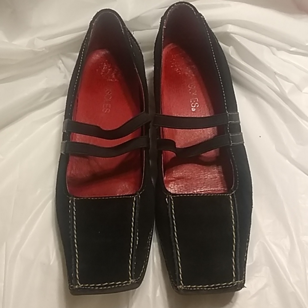AEROSOLES Black Flats with Red Insole
